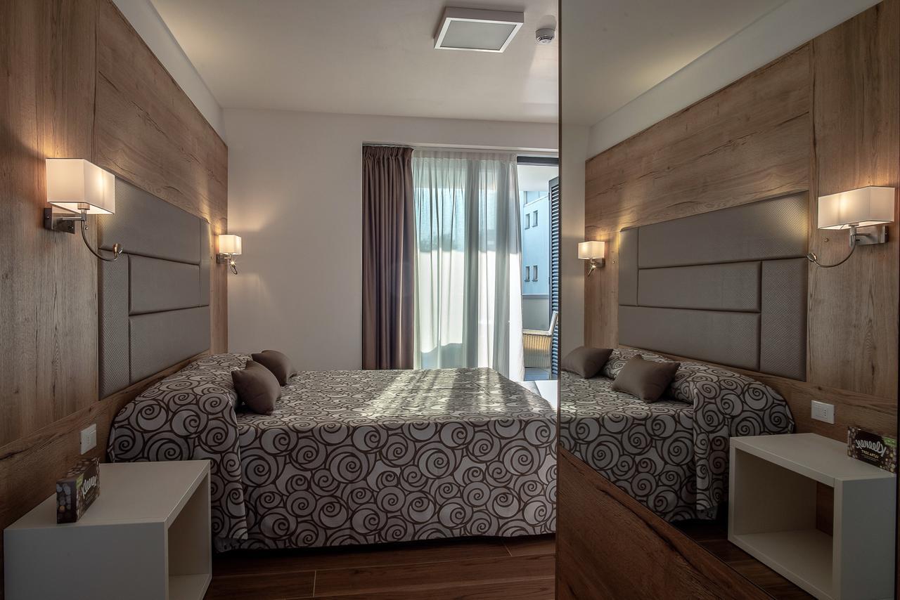 Aparthotel Miramare Градо Экстерьер фото