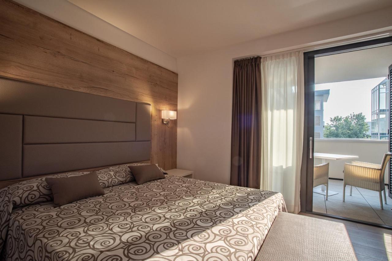 Aparthotel Miramare Градо Экстерьер фото